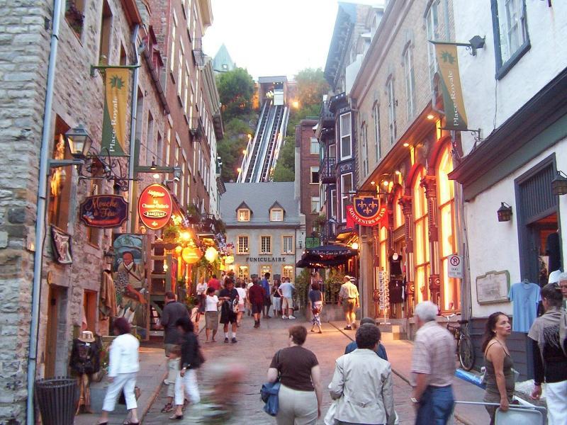 Hotel Ambassadeur Et Suites Quebec City Exterior photo