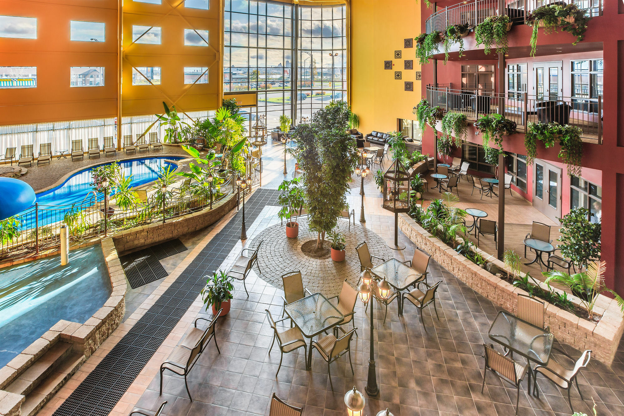 Hotel Ambassadeur Et Suites Quebec City Exterior photo